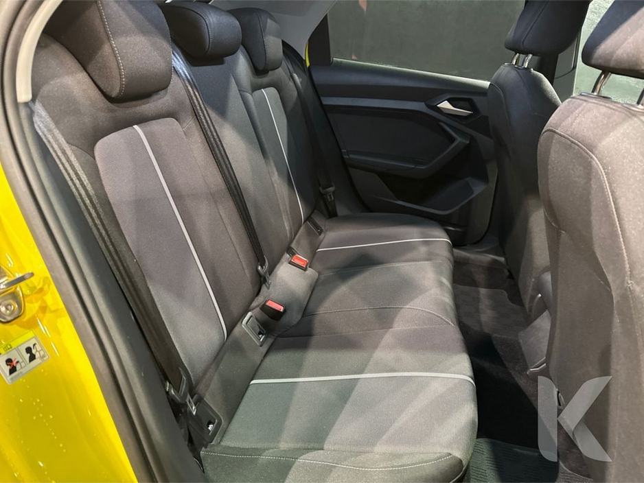 Audi A1 1.0 AUTOMATIC - YELLOW/BLACK 2 TONE - CRUISE CONTROL - REAR CAMERA — thumbnail 12