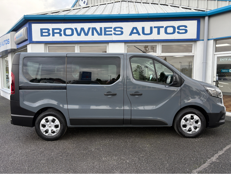 2022 Renault Trafic 2L Diesel For Sale Images