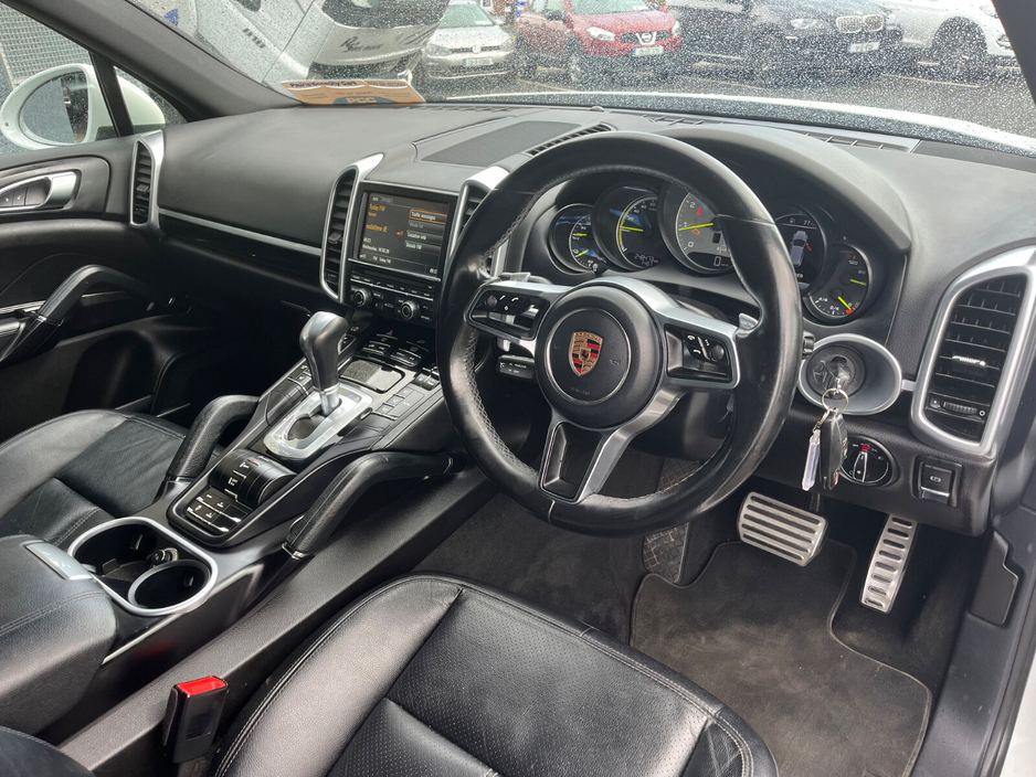 2016 Porsche Cayenne 3L Petrol Hybrid For Sale Images