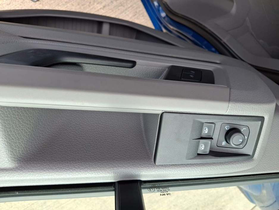 2025 MAN TGE 2.0L Diesel For Sale Images