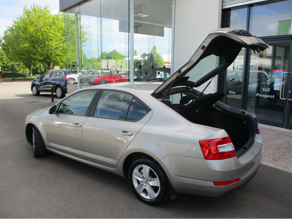 2014 Skoda Octavia 1.6L Diesel For Sale Images