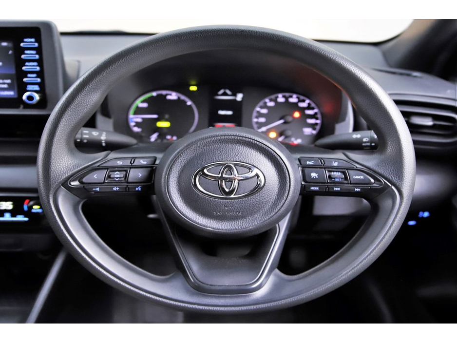 Toyota Yaris 1.5 PETROL HYBRID *REVERSE CAM*PARK SENSORS* — thumbnail 17