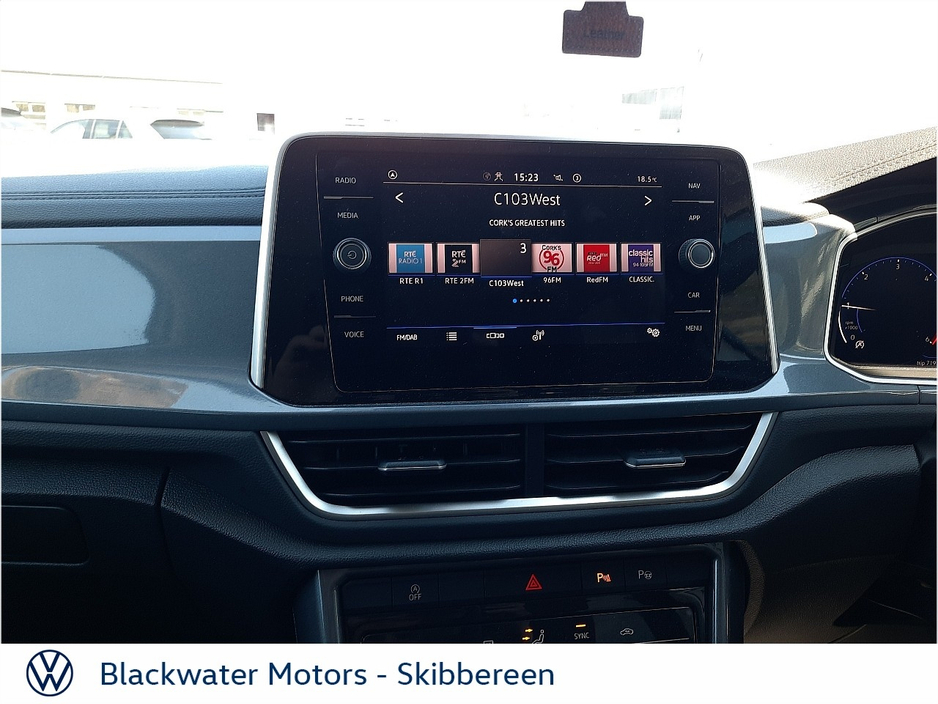 Volkswagen T-Roc 2.0TDI 116BHP STYLE WITH REVIEW CAMERA AND USB-C — thumbnail 17