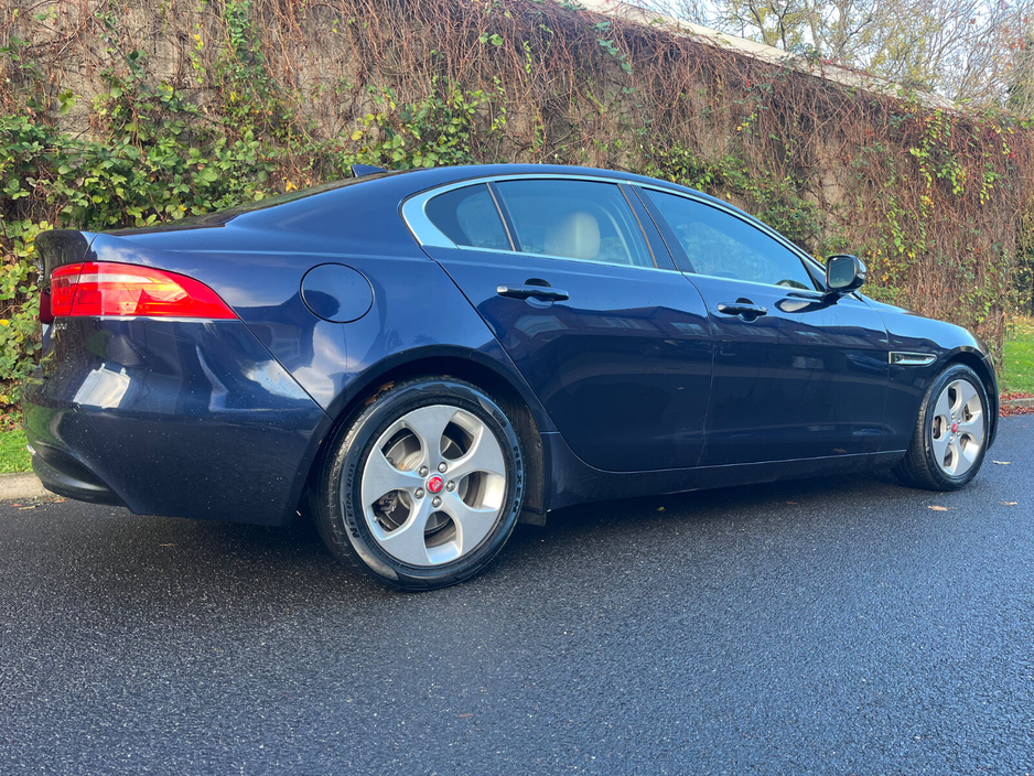 Jaguar XE 2.0 D Prestige Manual 180PS — thumbnail 2