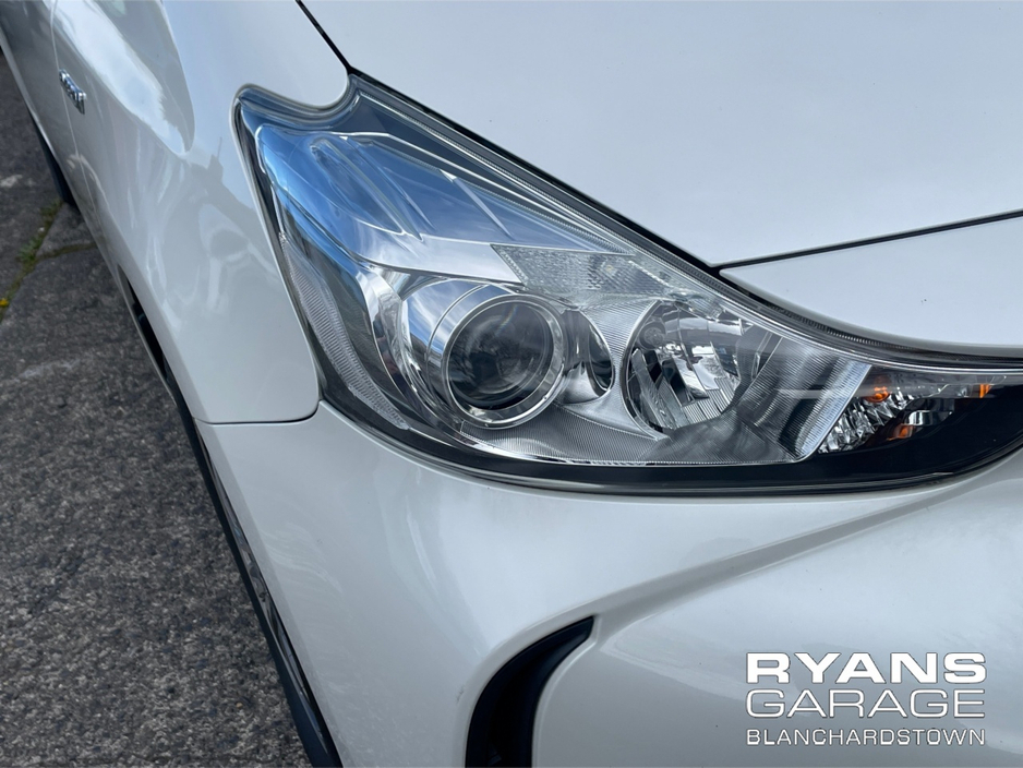 2019 Toyota Prius Alpha 1.8L Petrol Hybrid For Sale Images