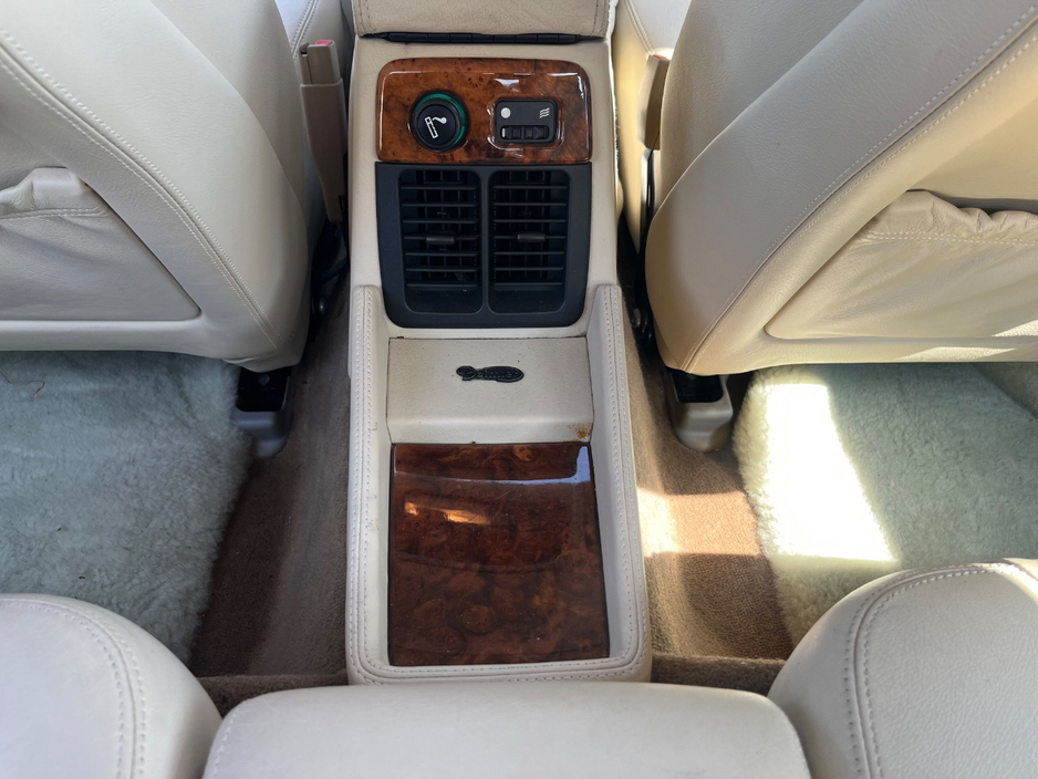 1995 Daimler Saloon 4.1L Petrol For Sale Images
