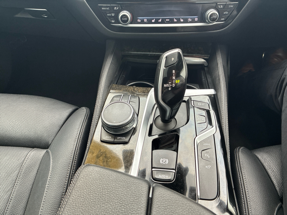 BMW 5 Series 2017 530E - M SPORT - *HIGH SPEC* — thumbnail 26