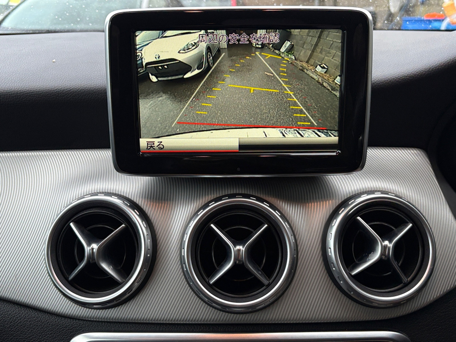 Mercedes-Benz GLA Class 1.6 Petrol Auto — thumbnail 17