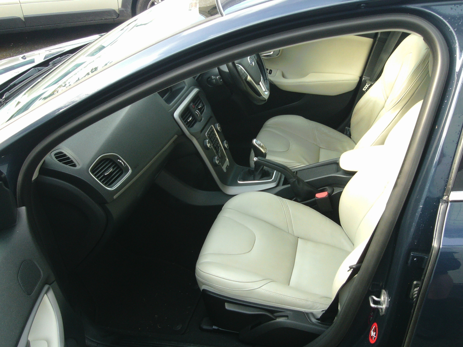 2014 Volvo V40 1.6L Diesel For Sale Images