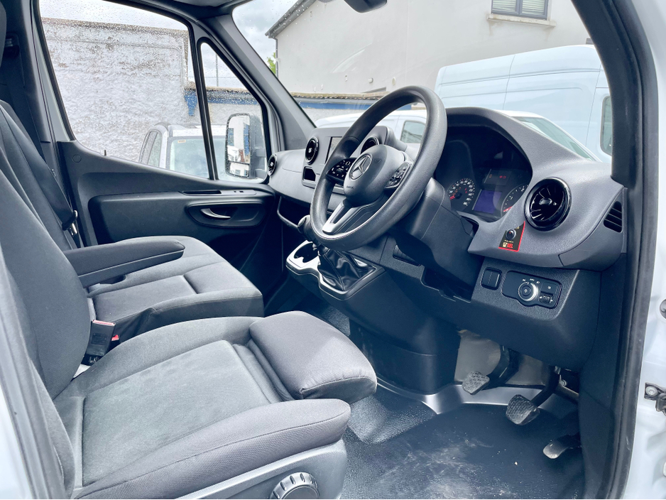 2022 Mercedes-Benz Sprinter 2L Diesel For Sale Images
