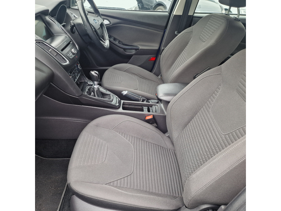 Ford Focus 1.5 TDCi 95PS Titanium — thumbnail 9