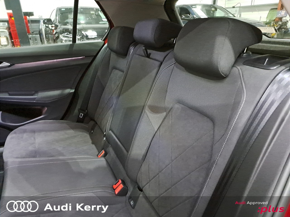 Volkswagen Golf 1.5TSI MHEV 130BHP STYLE AUTOMATIC WITH TINTED REAR WINDOWS, UPGRADED ALLOYS AND WINTER PACK — thumbnail 13