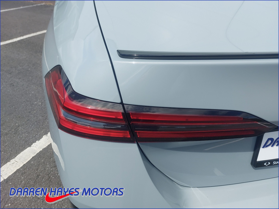 2025 BMW 5 Series 2.0L Hybrid For Sale Images