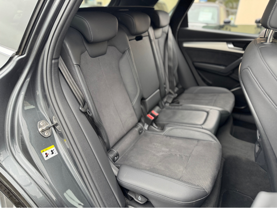 2023 Audi Q5 2.0L Petrol Plug-in Hybrid For Sale Images