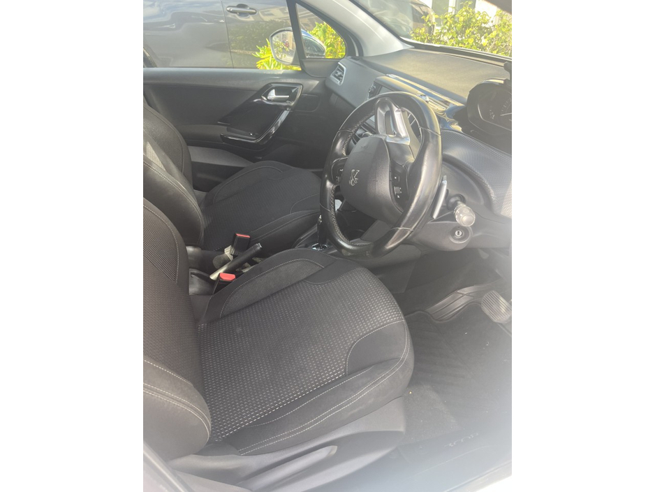 Peugeot 208 ALLURE 1.2 82 ECOMATIQUE S STT 4 — thumbnail 9