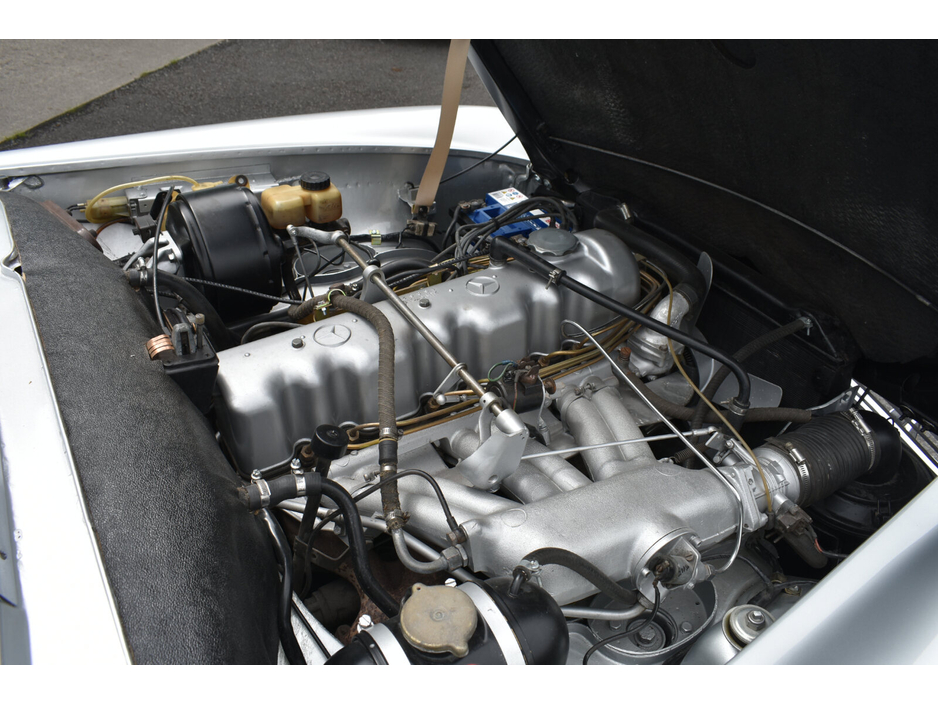 1967 Mercedes-Benz 250 2.5L Petrol For Sale Images