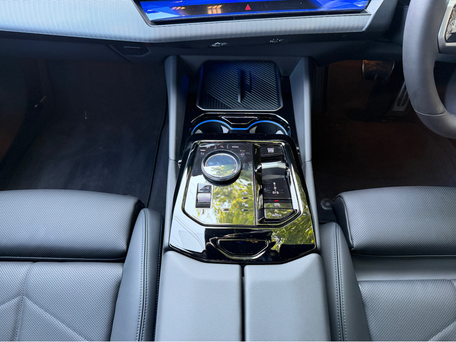 2025 BMW 5 Series 2L Petrol Plug-in Hybrid For Sale Images