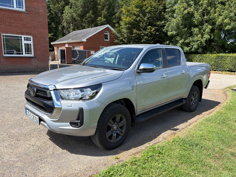 2025 Toyota Hilux 2.8L Diesel For Sale Images