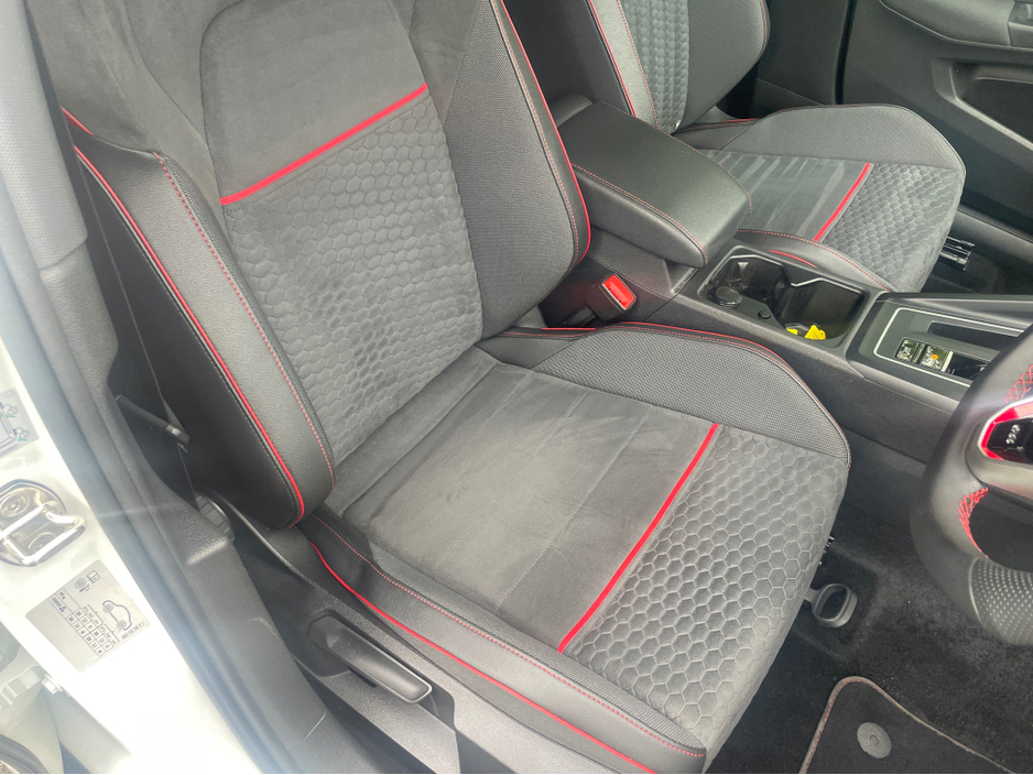 2024 Volkswagen Golf 2L Petrol For Sale Images