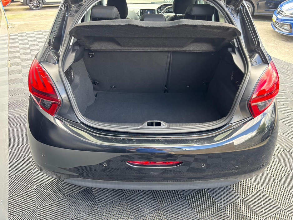 Peugeot 208 Peugeot 208, 1.2 petrol, auto, alloys, — thumbnail 8
