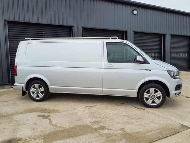 2017 VOLKSWAGEN TRANSPORTER T6 PVL T 3000KG TDI 150HP M6F