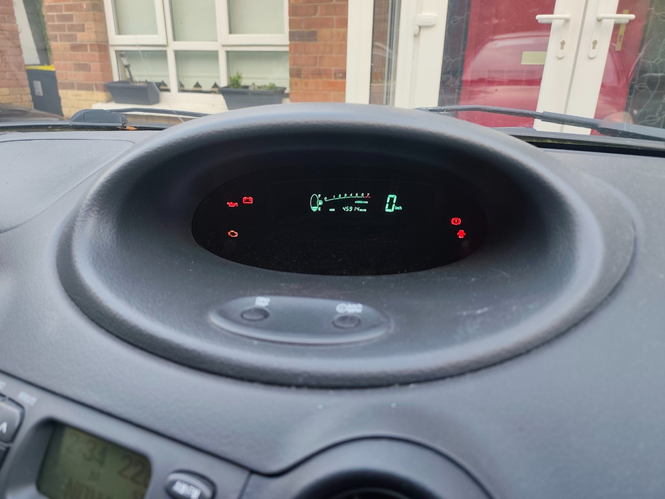 Toyota Yaris 1.0 SOL 5DR — thumbnail 2
