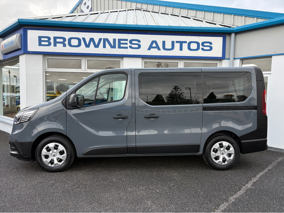 2022 Renault Trafic 2L Diesel For Sale Images