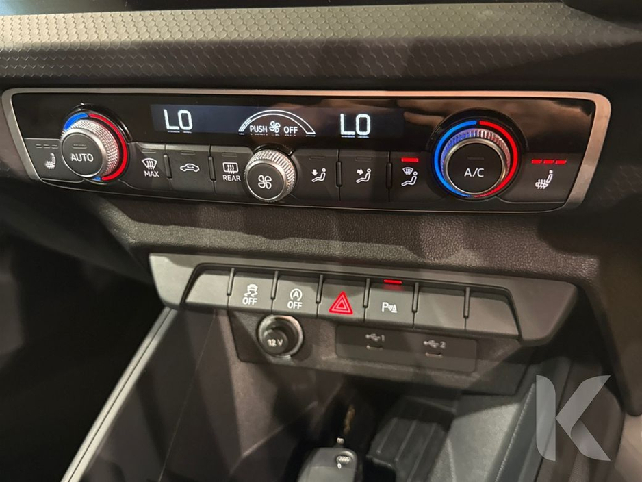 Audi A1 1.0 TFSI AUTOMATIC - WHITE/BLACK TWO-TONE - FACTORY ALLOYS - HEATED SEATS - DIGITAL DASH - REVERSE CAMERA/PARKING RADAR — thumbnail 23