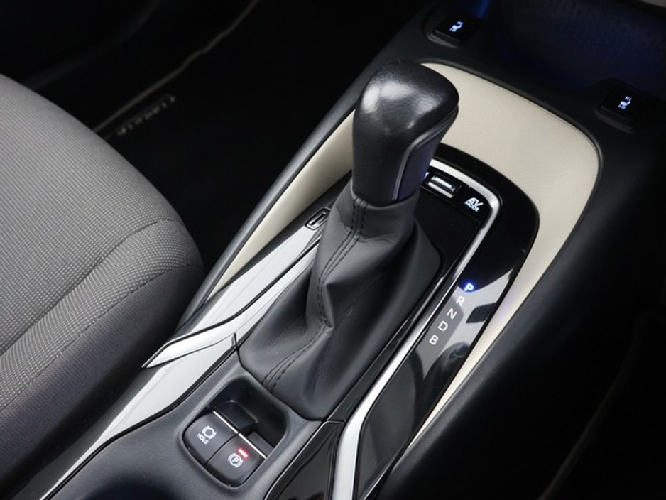 Toyota Corolla Luna Sport Hybrid Saloon — thumbnail 13
