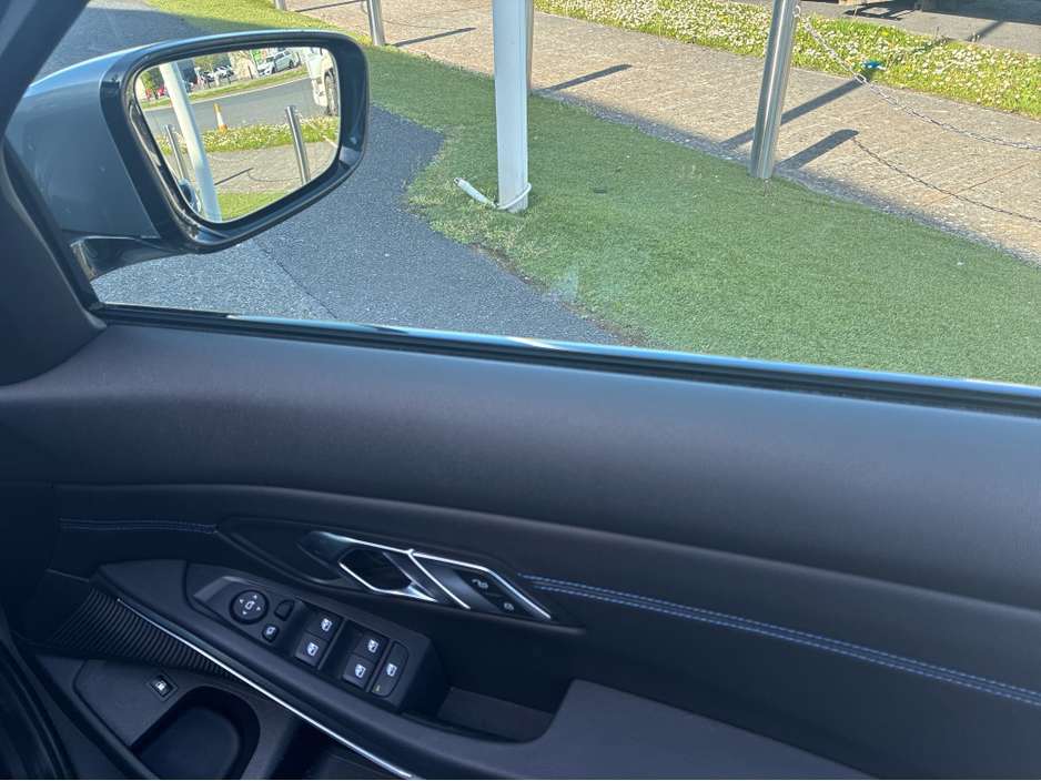 2024 BMW 3 Series 2L Petrol Plug-in Hybrid For Sale Images