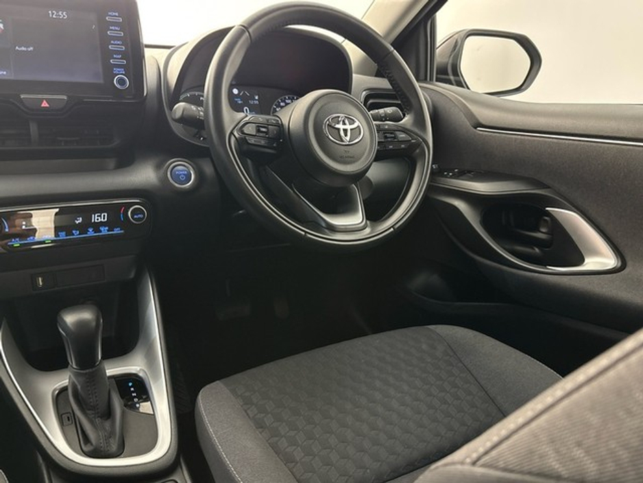 Toyota Yaris HYBRID LUNA — thumbnail 9
