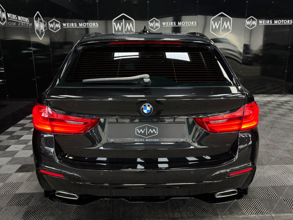 BMW 5 Series M-Sport Pro *Panoramic Sunroof* — thumbnail 10