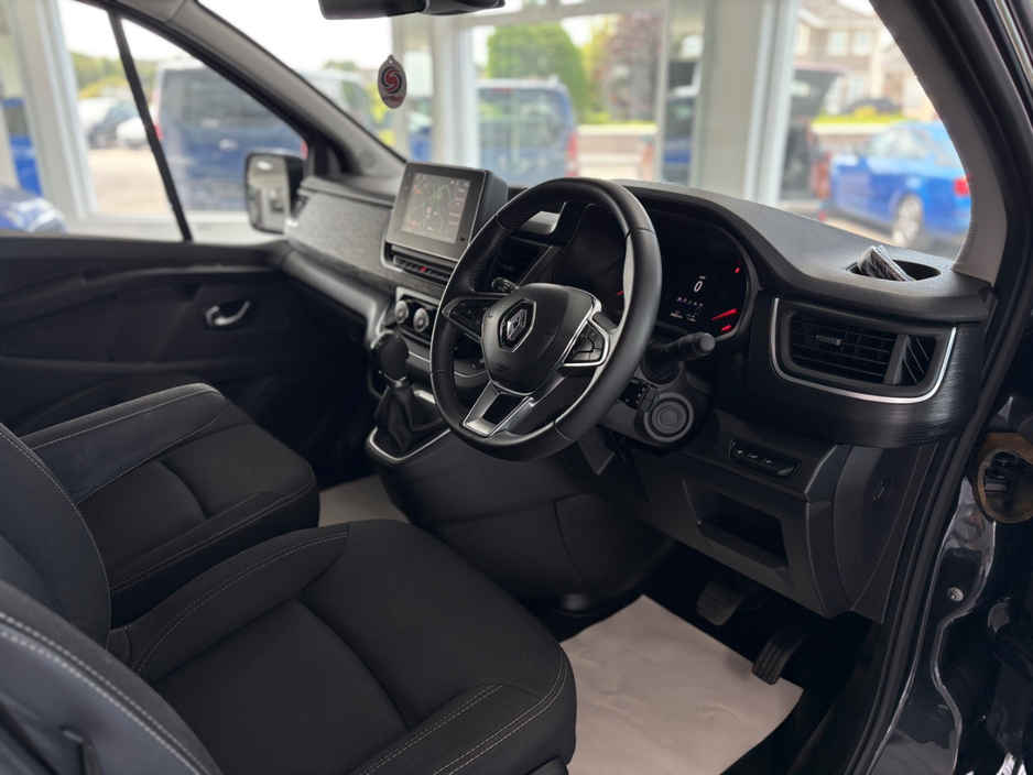 2025 Renault Trafic 2L Diesel For Sale Images