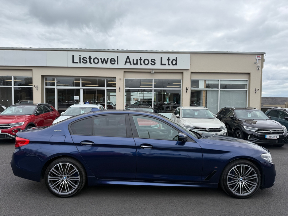 BMW 5 Series 530E M-SPORT 2.0 HYBRID AUTOMATIC * VIRTUAL COCKPIT, REAR VIEW CAMERA, 19 " DIAMOND CUT ALLOYS, PARKING SENSORS FRONT & REAR, APPLE CARPLAY /ANDROID AUTO, MEMORY SEATS, LEATHER UPHOLSTERY * — thumbnail 3