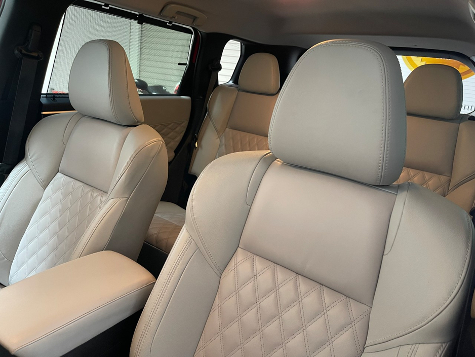 2022 Mitsubishi Outlander 2.4L Petrol Plug-in Hybrid For Sale Images