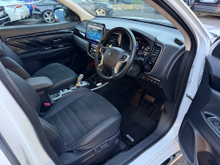 Mitsubishi Outlander 4X4 Plug-in Hybrid...