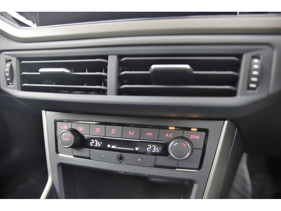 Volkswagen Polo 1.0 TSI DSG *VERY LOW KMS*UPGRADED 17" ALOYS*REVERSE CAM*PARK SENSORS* — thumbnail 23