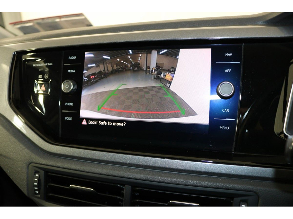 Volkswagen Polo Automatic Comfortline 1.0L Petrol Hatchback — thumbnail 16