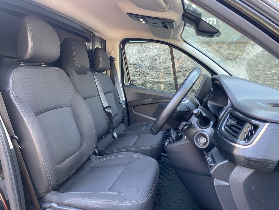 2022 Renault Trafic 2L Diesel For Sale Images