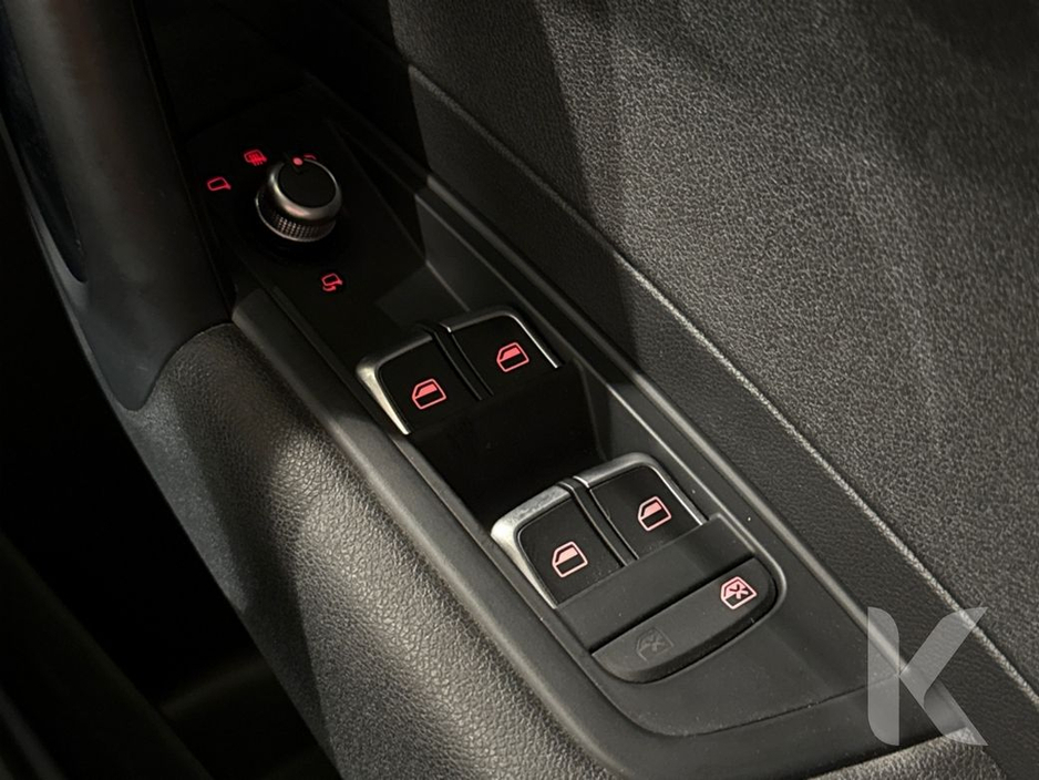 Audi A1 1.0 TFSI AUTOMATIC - RED/BLACK TWO TONE - FACTORY ALLOYS - XENON HEADLIGHTS - PARKING AID - HEATING / AC CONTROLS — thumbnail 20