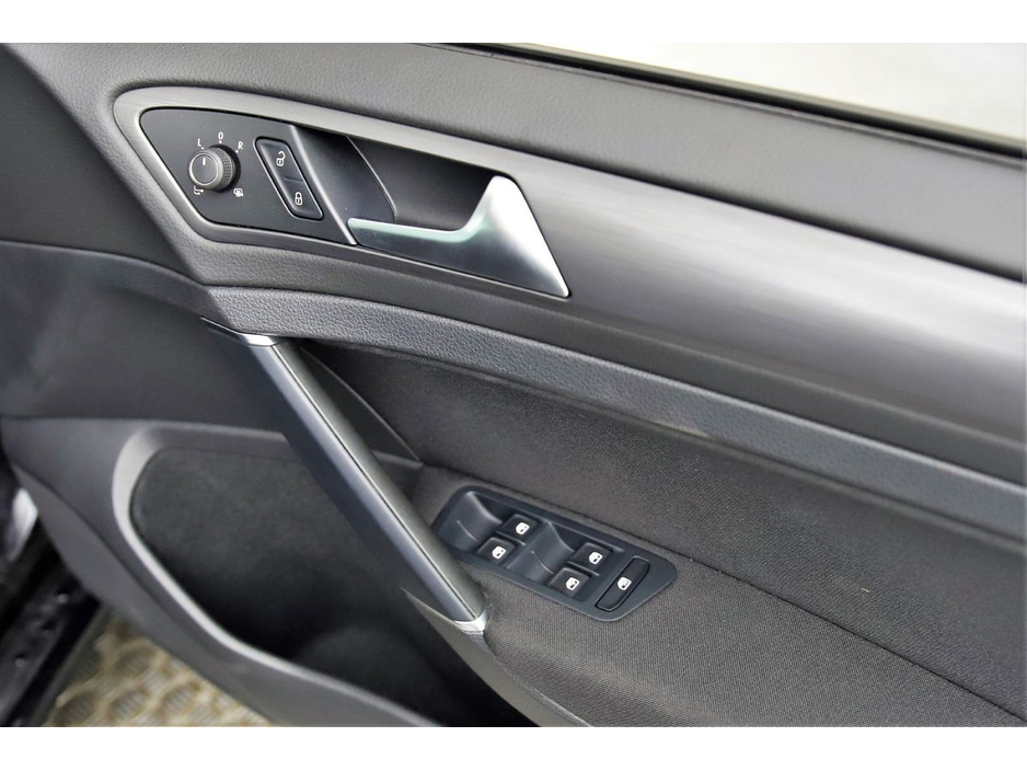 Volkswagen Golf 1.2 TSI MK7.5 DSG COMFORTLINE *DIG DASH*REVERSE CAM*PARK SENSORS* — thumbnail 25