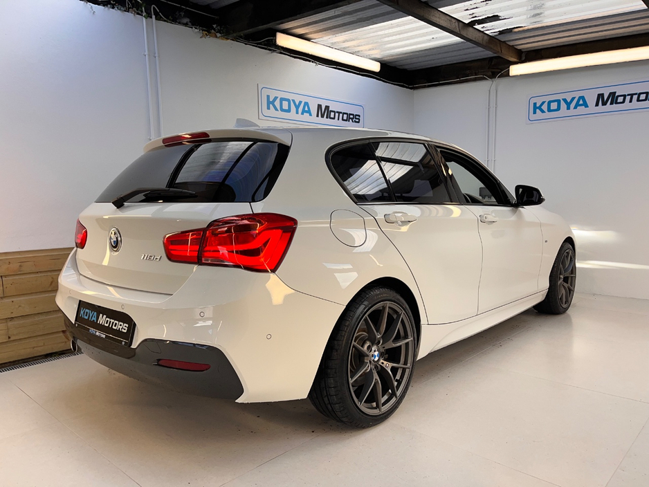 BMW 1 Series 118D 2.0 DIESEL M-SPORT PRO PLUS M-PERFORMANCE AUTOMATIC // M3 CS ALLOY PACKAGE INCLUDED // ALPINE WHITE METALLIC // LED MATRIX LIGHTING // LANE DEPARTURE ASSIST // PRO MEDIA PACK // CRUISE CONTROL — thumbnail 11