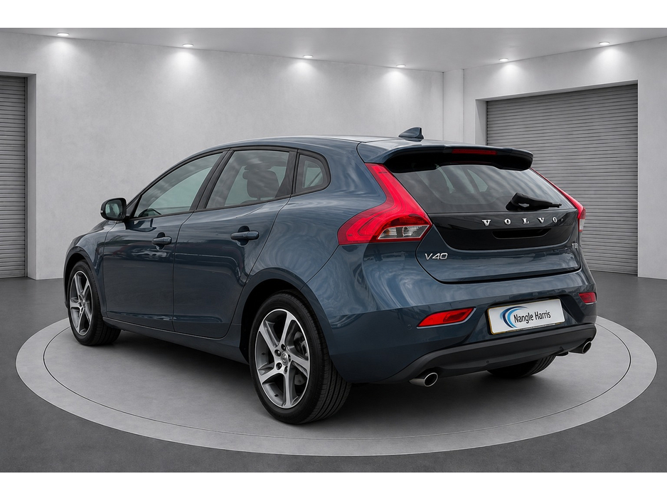 2018 Volvo V40 2L Diesel For Sale Images