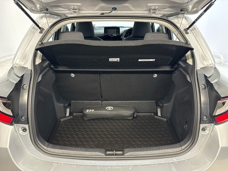 Toyota Yaris Luna Hybrid — thumbnail 10