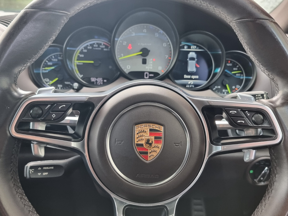 2015 Porsche Cayenne 3L Petrol Plug-in Hybrid For Sale Images