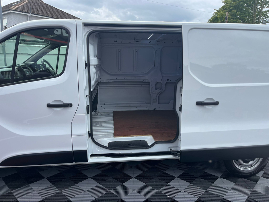 2020 Nissan NV300 2L Diesel For Sale Images