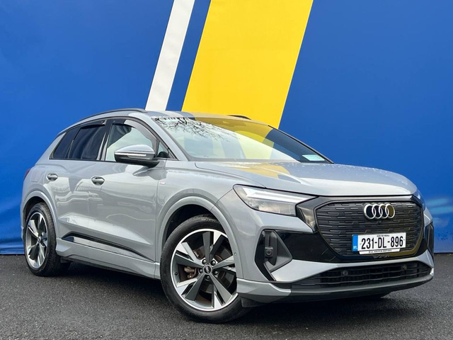 2023 AUDI Q4 E-TRON E-TRON S-LINE 35 AUTO // BLACK EDITION // HALF-LEATHER S-LINE HEATED SEATS // VERY LOW MILEAGE