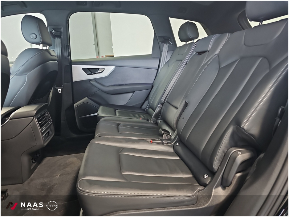 2025 Audi Q7 3L Petrol Plug-in Hybrid For Sale Images