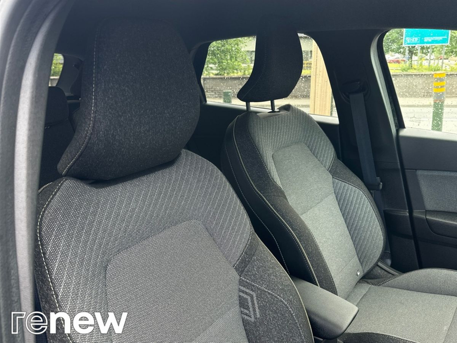 2025 Renault Captur 1L Petrol For Sale Images