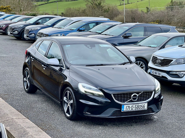 2017 VOLVO V40 T2 (122hp) R-Design